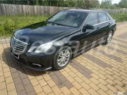 Negru Utilizat 2009 Mercedes E250 Berlinǎ | 9.200 EUR