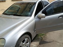 Utilizat 2004 Mercedes 220 Berlinǎ | 2.700 EUR