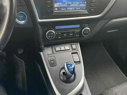 Culoarealbastru Utilizat 2015 Toyota Auris Hybrid Break | 9.999 EUR (Preț bun)
