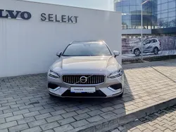 Silver dawn Utilizat 2022 Volvo V60 Plus Break | 33.990 EUR
