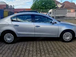 Utilizat 2006 VW Passat Berlinǎ | 2.400 EUR (Preț bun)