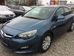 Albastru metalizat Utilizat 2013 Opel Astra Hatchback | 6.890 EUR (Puțin scump)