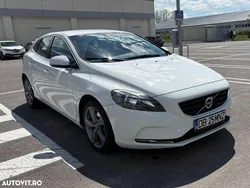 Culoarealb Utilizat 2013 Volvo V40 Standard Break | 7.999 EUR (Preț bun)
