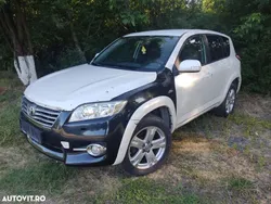 Alb Utilizat 2010 Toyota RAV4 Executive SUV | 4.999 EUR (Super Preț)