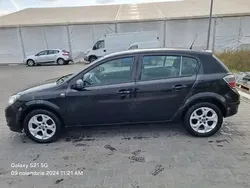 Negru Utilizat 2012 Opel Astra Hatchback | 3.800 EUR (Preț bun)