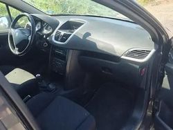 Negru Utilizat 2007 Peugeot 207 Hatchback | 1.190 EUR (Preț bun)
