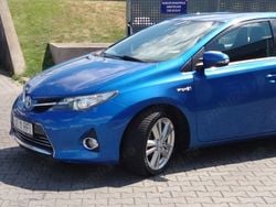 Albastru Utilizat 2013 Toyota Auris Hybrid Hatchback | 10.300 EUR (Preț OK)