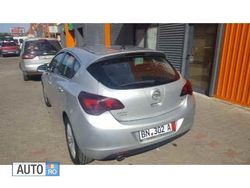 Gri Utilizat 2010 Opel Astra Hatchback | 6.100 EUR (Scump)
