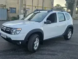 Alb Utilizat 2015 Dacia Duster Lauréate SUV | 6.500 EUR (Preț bun)