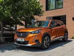 Portocaliu Utilizat 2022 Peugeot 2008 Allure SUV | 19.688 EUR (Puțin scump)