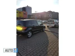Negru Utilizat 2010 Mercedes B180 Monovolum | 6.400 EUR