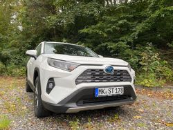 Utilizat 2023 Toyota RAV4 Team SUV | 42.102 EUR