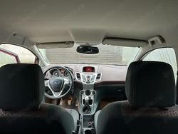 Rosu Utilizat 2010 Ford Fiesta Hatchback | 4.400 EUR (Scump)