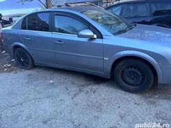 Gri Utilizat 2004 Opel Vectra Berlinǎ | 1.050 EUR