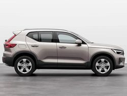 ["bright dusk"] Utilizat 2023 Volvo XC40 Core SUV | 41.501 EUR