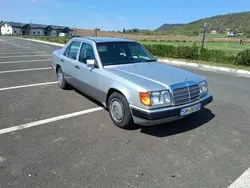 Utilizat 1993 Mercedes 200 Berlinǎ | 2.990 EUR