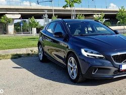 Culoarealbastru Utilizat 2017 Volvo V40 CC Break | 10.160 EUR (Preț OK)