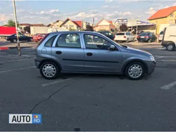Gri Utilizat 2003 Opel Corsa Hatchback | 1.750 EUR