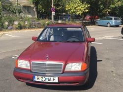Roşu Utilizat 1994 Mercedes C180 Berlinǎ | 1.750 EUR