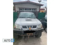 Gri Utilizat 2004 Nissan Navara Pickup | 4.000 EUR