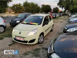 Verde Utilizat 2007 Renault Twingo Hatchback | 1.999 EUR