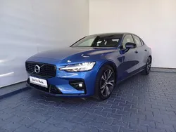 Albastru dechis metalic Utilizat 2021 Volvo S60 Momentum Berlinǎ | 29.900 EUR (Scump)