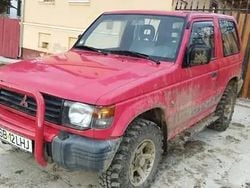 Rosu Utilizat 1996 Mitsubishi Pajero SUV | 4.500 EUR