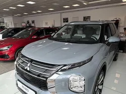 Culoaregri Nouă 2025 Mitsubishi Outlander P-HEV SUV | 55.933 EUR