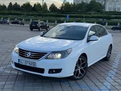 Alb Utilizat 2014 Renault Latitude Berlinǎ | 6.890 EUR