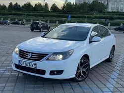 Alb Utilizat 2014 Renault Latitude Berlinǎ | 6.890 EUR