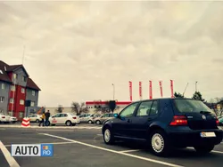 Albastru Utilizat 2000 VW Golf IV Hatchback | 2.490 EUR (Preț OK)