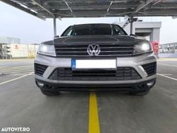 Gri Utilizat 2015 VW Touareg SUV | 13.500 EUR (Super Preț)