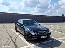 Culoarenegru Utilizat 2006 Mercedes E320 Avantgarde Berlinǎ | 7.990 EUR