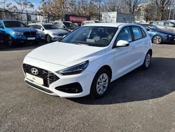 Alb Nouă 2024 Hyundai i30 Hatchback | 15.760 EUR (Preț bun)