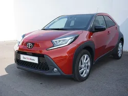 Rosu inchis metalic Utilizat 2022 Toyota Aygo Hatchback | 17.800 EUR (Scump)