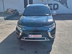 Culoarealb Utilizat 2020 Mitsubishi Outlander P-HEV Instyle SUV | 21.500 EUR (Preț OK)