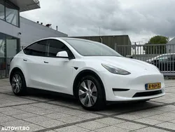 Alb Utilizat 2022 Tesla Model Y SUV | 28.400 EUR