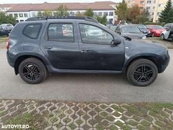 Gri Utilizat 2015 Dacia Duster Lauréate SUV | 8.500 EUR (Preț OK)