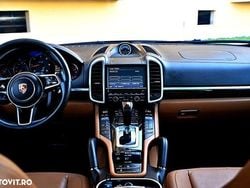 Culoaregri Utilizat 2015 Porsche Cayenne SUV | 22.500 EUR (Scump)