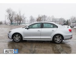 Gri metalizat Utilizat 2013 VW Jetta Highline Berlinǎ | 10.000 EUR (Scump)