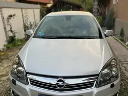 Gri Utilizat 2008 Opel Astra Hatchback | 2.200 EUR (Preț OK)