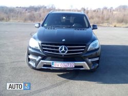 Negru metalizat Utilizat 2014 Mercedes ML350 SUV | 30.900 EUR