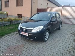 Gri Utilizat 2009 Dacia Sandero Lauréate Hatchback | 1.650 EUR (Preț bun)
