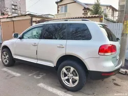 Gri Utilizat 2004 VW Touareg SUV | 4.900 EUR
