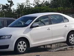 Alb Utilizat 2015 Skoda Rapid Ambition Berlinǎ | 6.990 EUR (Preț OK)