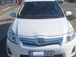 Alb Utilizat 2011 Toyota Auris Hybrid Hatchback | 5.000 EUR (Preț bun)