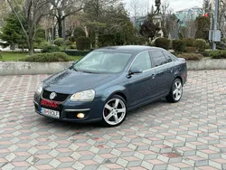 Utilizat 2006 VW Jetta Berlinǎ | 2.299 EUR