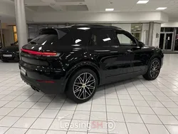 Negru Utilizat 2023 Porsche Cayenne SUV | 134.470 EUR