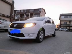 Alb Utilizat 2015 Dacia Sandero Hatchback | 6.000 EUR (Scump)
