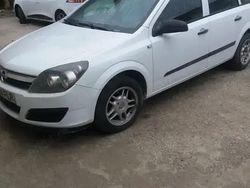 Utilizat 2006 Opel Astra Hatchback | 1.100 EUR